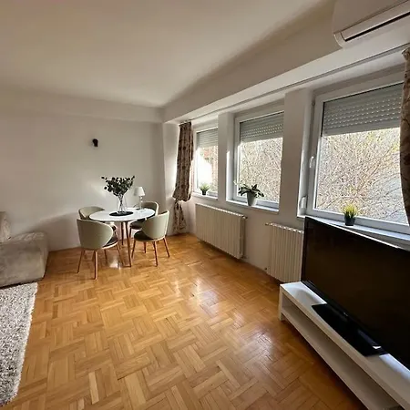 Apartment Nn *